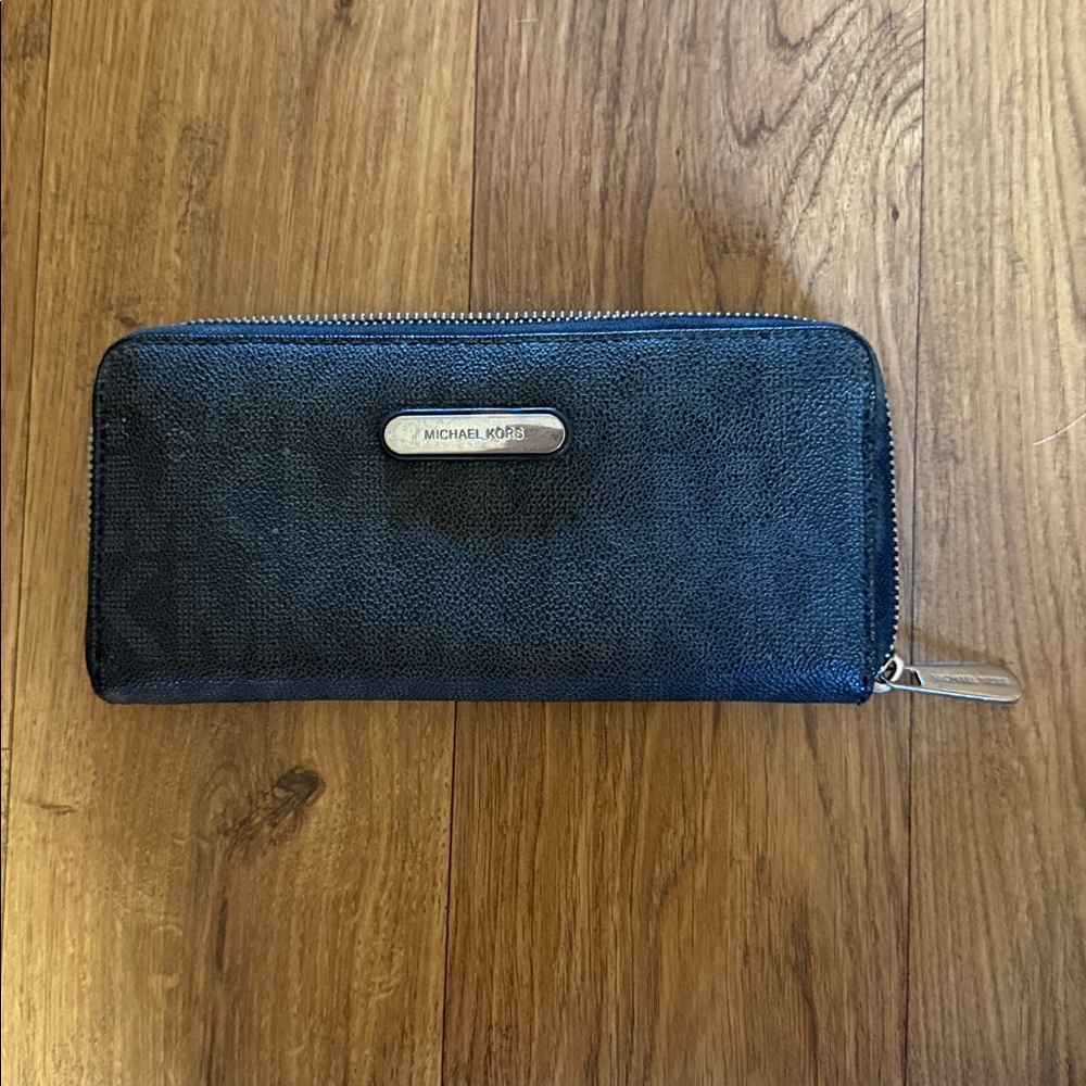 Michael Kors Textured Black Zip Wallet